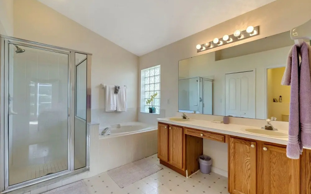 Pool : Games Room : Garden Tub : Gated
