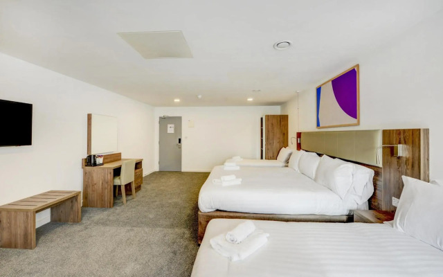 OYO Plymouth Central Hotel