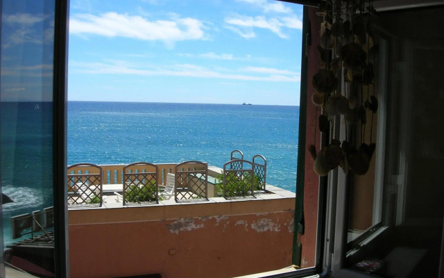 Romantic Sea View Flat in Genova Nervi