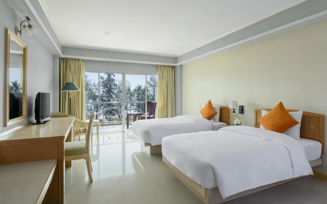 Seapine Beach Golf and Resort Hua Hin