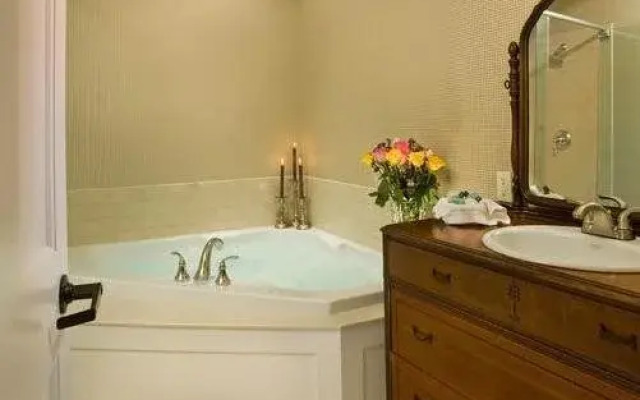 Lake Opechee Inn and Spa