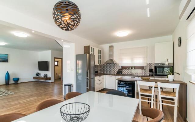 Charming villa Roma with private pool near Pula