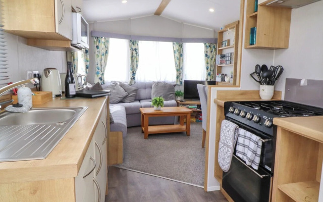 2 Sea View Lodge