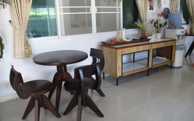 OYO 775 Explore Hotel