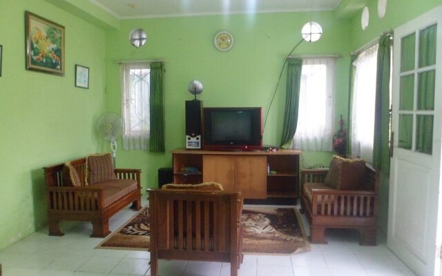 Villa Kota Bunga Azalea