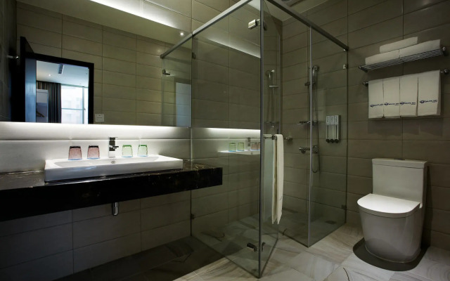 Airline lnn Green Park Way