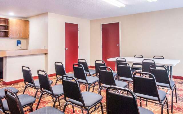 Quality Inn & Suites Kansas City I-435N Near Sports Complex