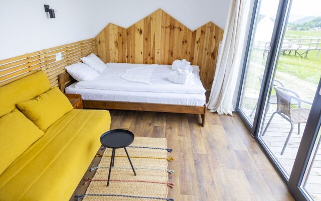 Ursa Mica Glamping Resort