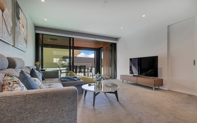 QV Modern Waterfront Apartment - 857