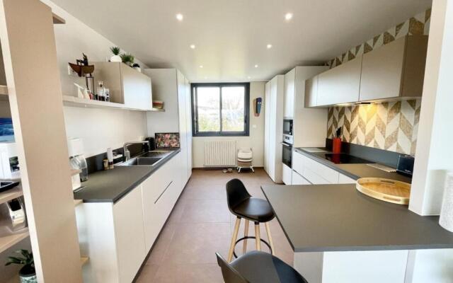 LUXURY T3 neuf de standing Front de mer vue 180