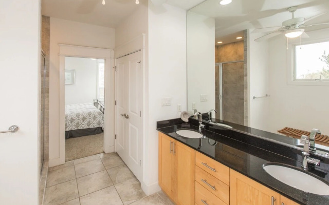 Coastal View II - 8 Br Home