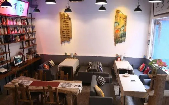 Zhaohuaxishi Youth Hostel