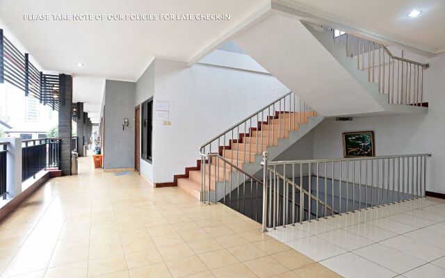 ZEN Rooms Kuningan Tiong