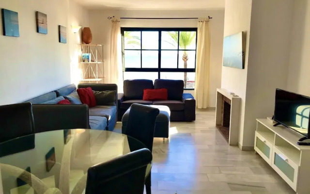 Doña Lola Claudia Beachfront Apartment CS197