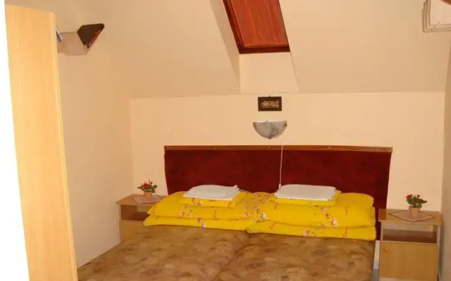 Körevár Cottage
