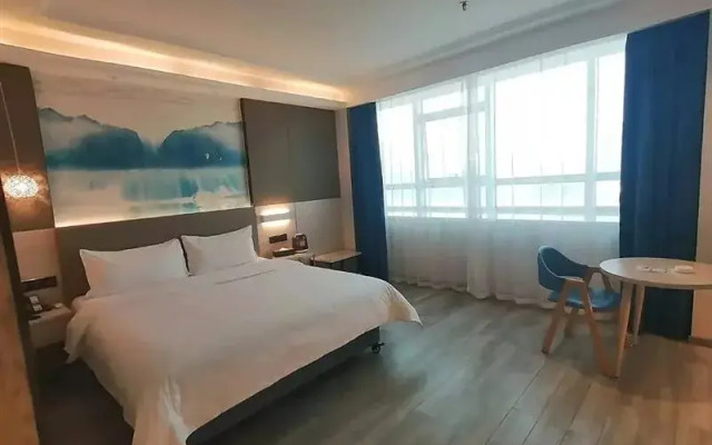 Hanting Hotel Shenzhen Longgang Nanlian Metro Station