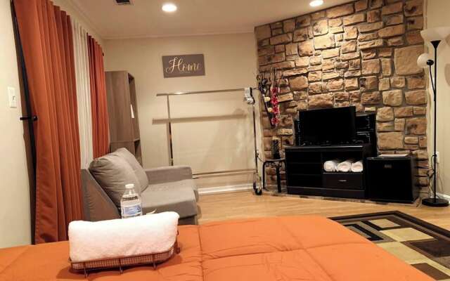 Room in House - The Modern Gem Furnished Bedroom