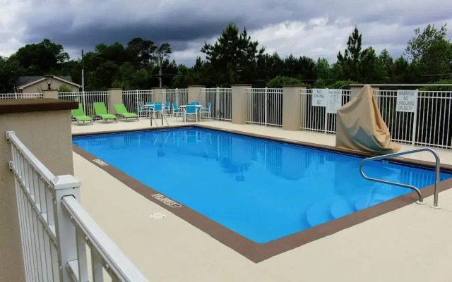 Plaza Inn and Suites