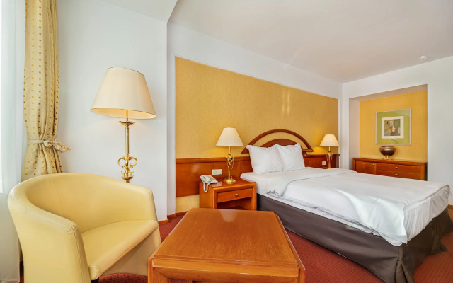 Aro Palace Hotel
