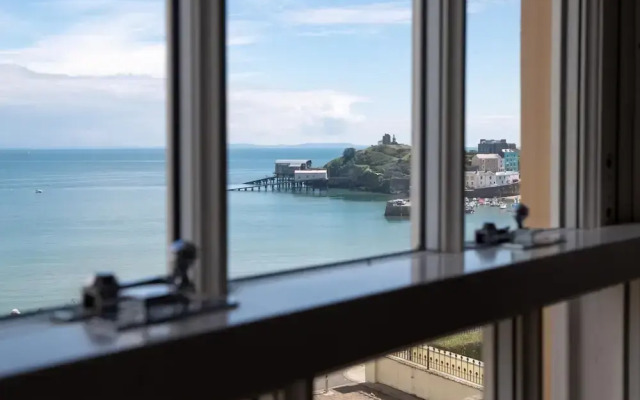 Nash House - Seafront With Parking Close to Town