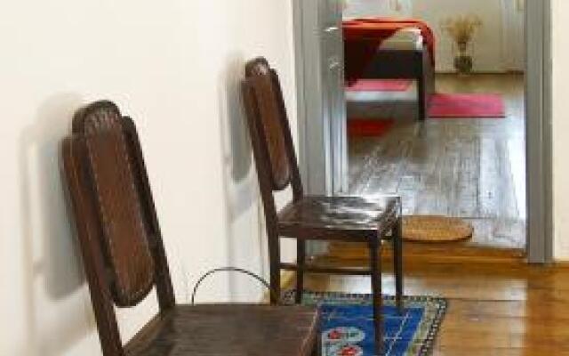 Casa Cu Zorele Crit 189