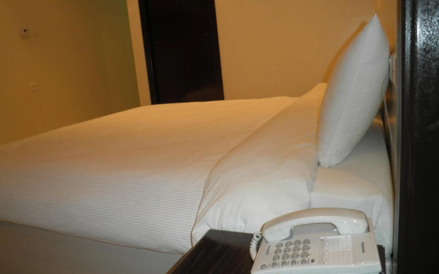 Marina Royal Hotel Suites