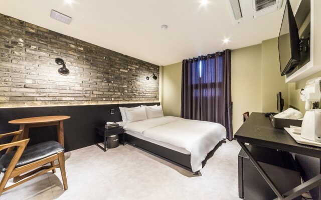 Hotel Plum
