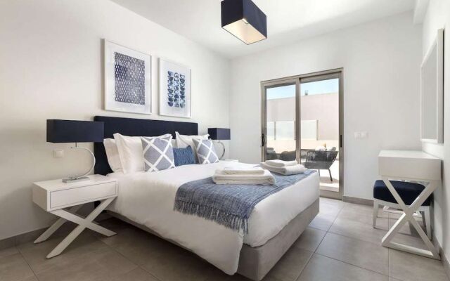 Tara Wright in Albufeira