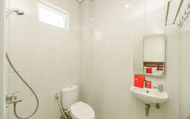 RedDoorz near Jembatan Siti Nurbaya Padang