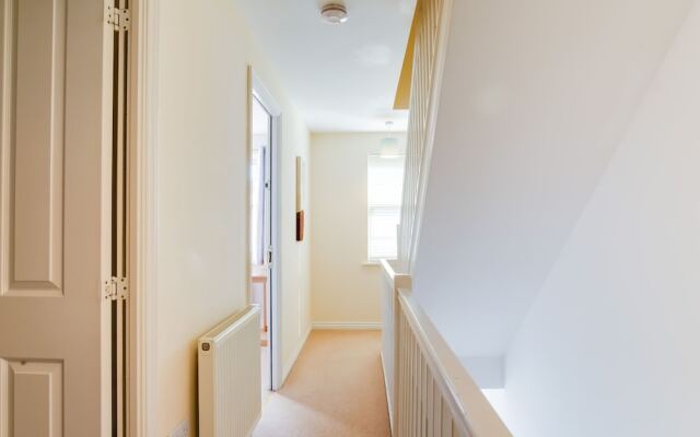 Simplistic Holiday Home in Cheltenham With Garden