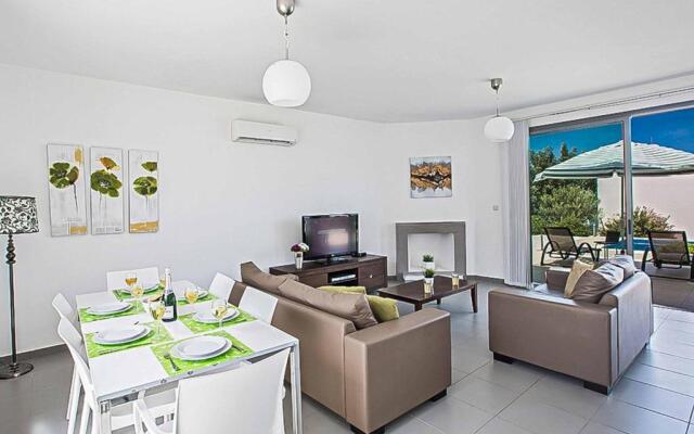 Villa Latchi Thea