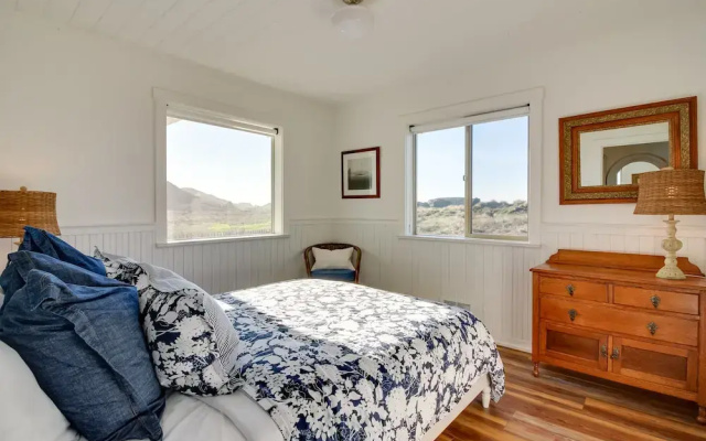 Scenic Bandon Vacation Rental w/ Beach Access!