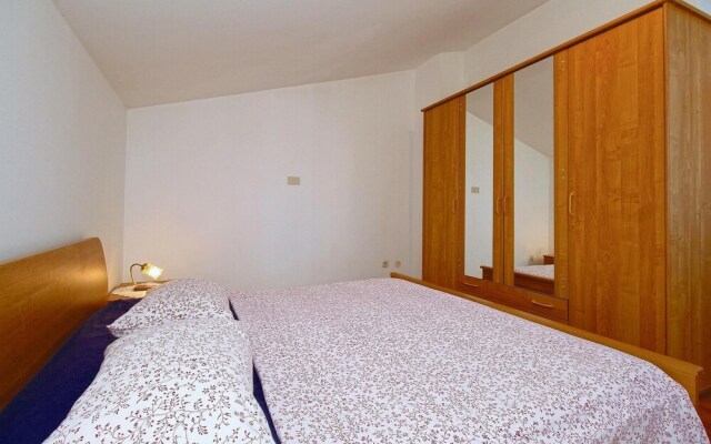 Nice Apartment in Porec With 2 Bedrooms