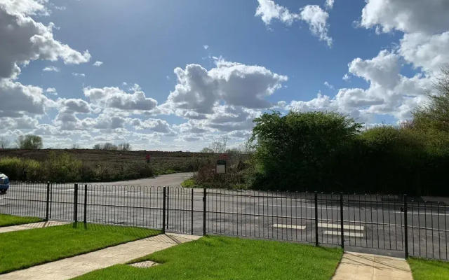 Brand New Entire 4 Bed House/multiple Parking