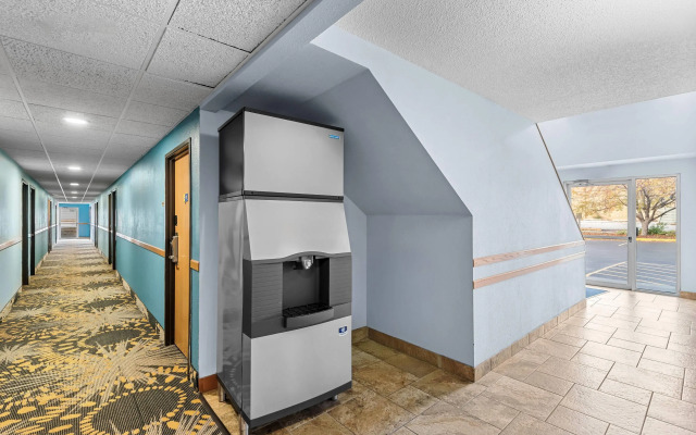 Days Inn by Wyndham Ames