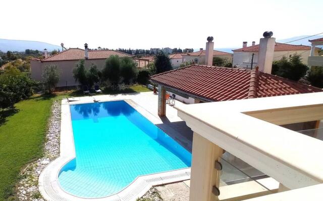 Villa IRENE Evia, 4 bdr, Pool, 500m to Beach