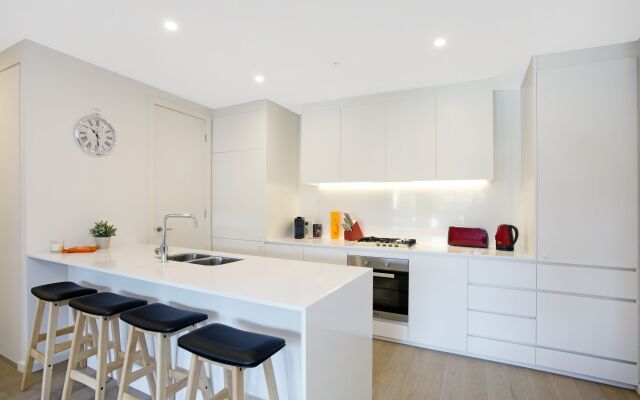 2BR Apt Wifi Infinity Pool St Kilda