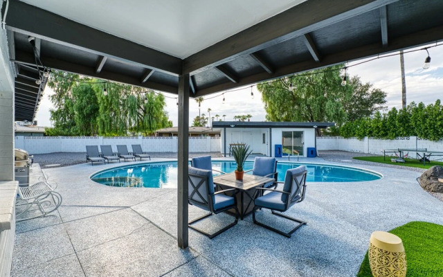 3BR Sleeps 8 Pool Putting Green BQQ Large Island!