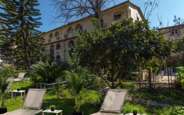 Kromer Garden Hotel