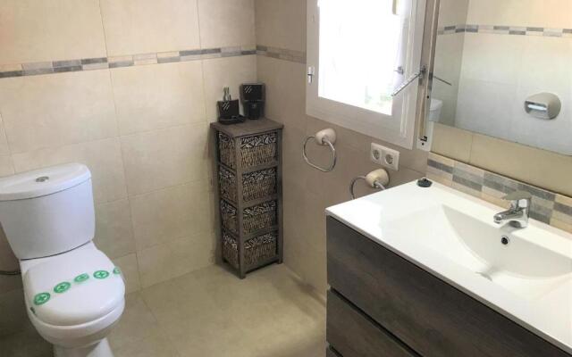 ático con barbacoa, piscina y parking 133B - INMO22