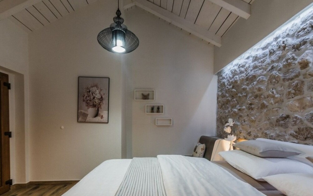 Leonarda - Luxury Stone House - H