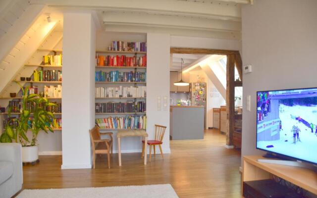 Wunderschöne helle Wohnung, 10 min zum Zentrum