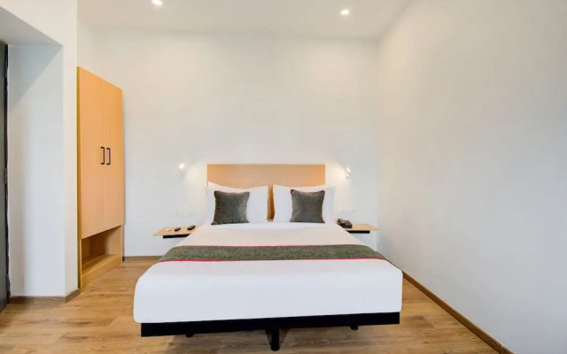 OYO Townhouse 145 The Park Infinity