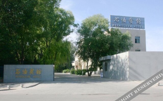 Petroleum Hotel