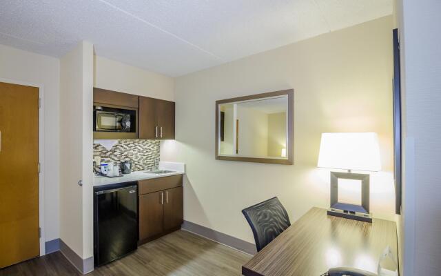 Atwell Suites Austin Airport by IHG