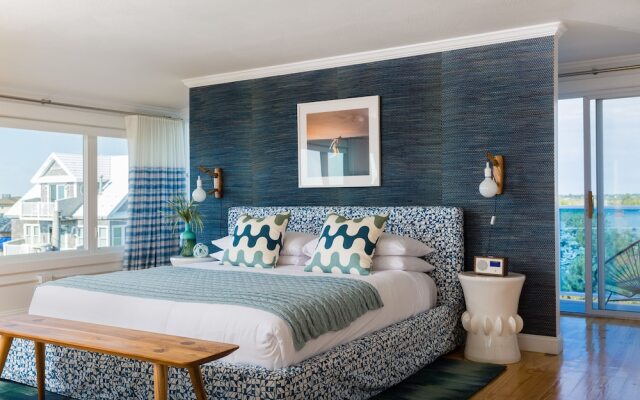 Blue - Inn on The Beach