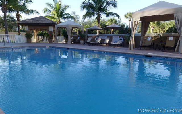 Holiday Inn Express Hotel Naples Downtown - 5th Avenue