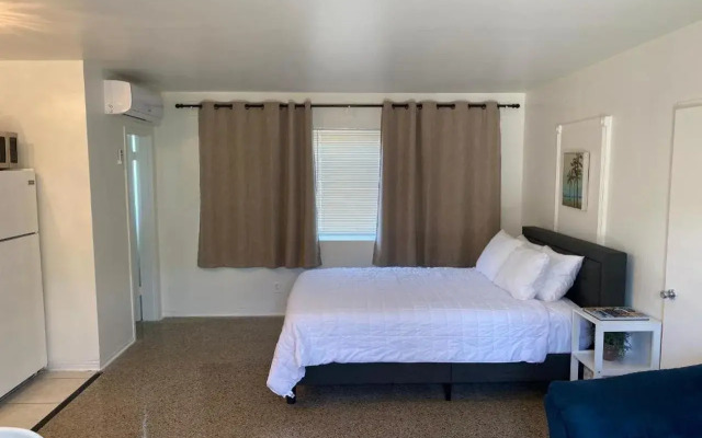 Tiana Beach Inn