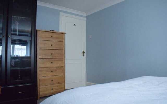 2 Bedroom Islington Apartment With Terrace Sleeps 4