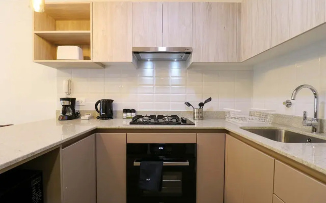 w Radiant 1BR With Modern Balcony in San Isidro